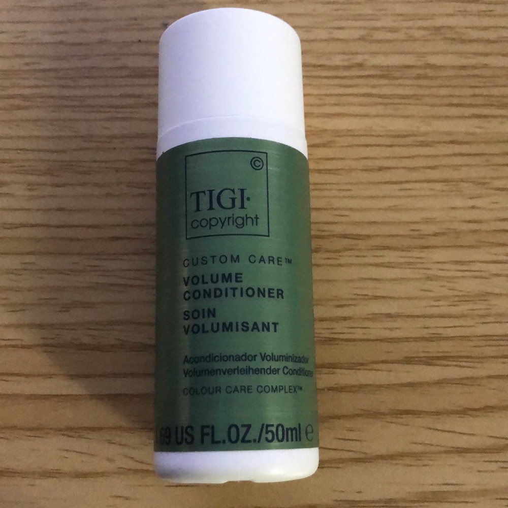 TIGI copyright CUSTOM CARE Volume Conditioner